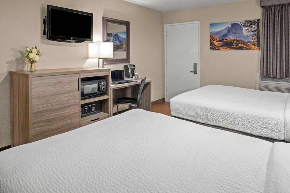 Buck Meadows Lodge - photo 3