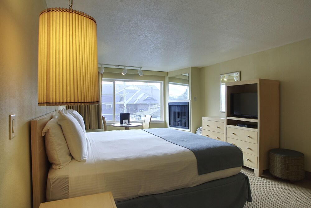 Hi Tide Oceanfront Inn - photo 24
