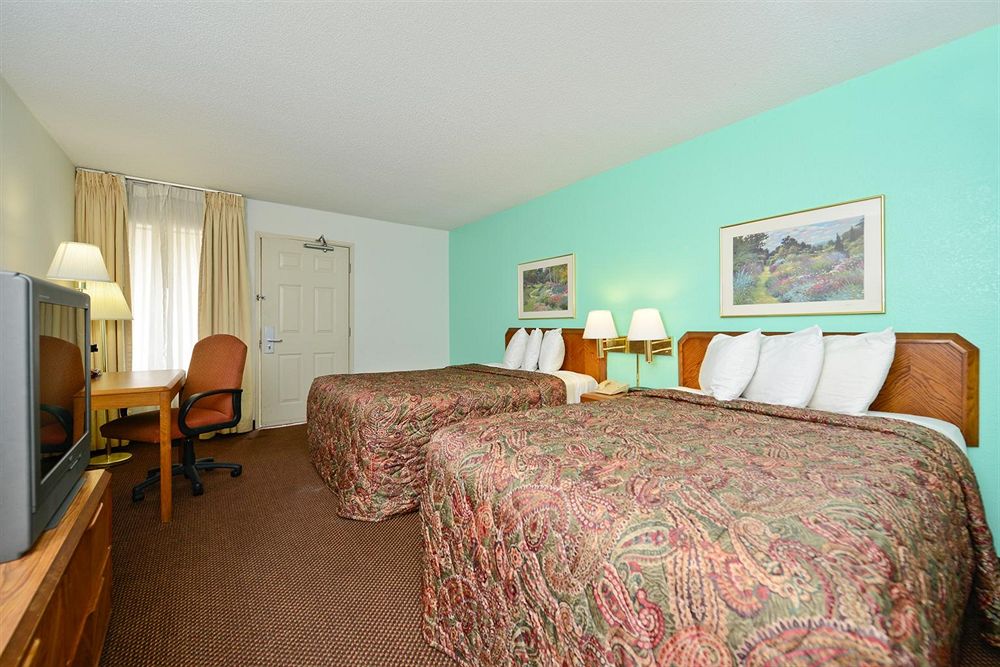 Americas Best Value Inn & Suites Overland Park Kansas City Closed - photo 8