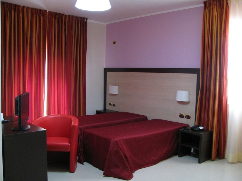 Ristorante Albergo Roma — 4-Star Luxury Hotel in San Ferdinando Di Puglia, Italy