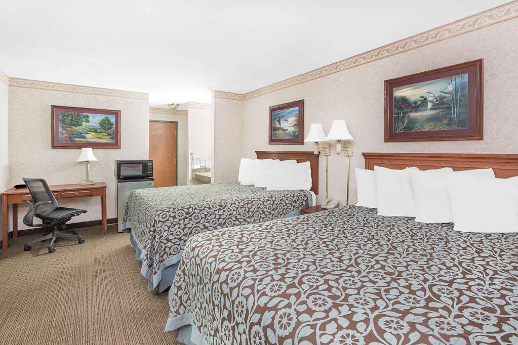 Days Inn & Suites by Wyndham Brinkley - photo 11