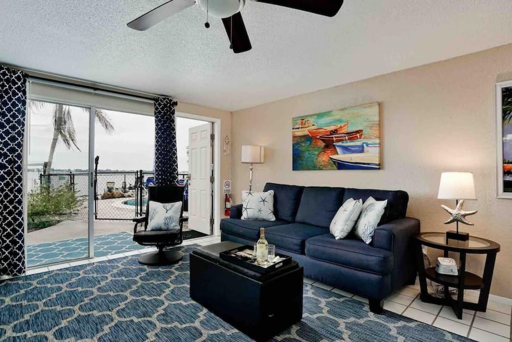 Gorgeous Waterfront Mermaid's Retreat Wows - photo 7