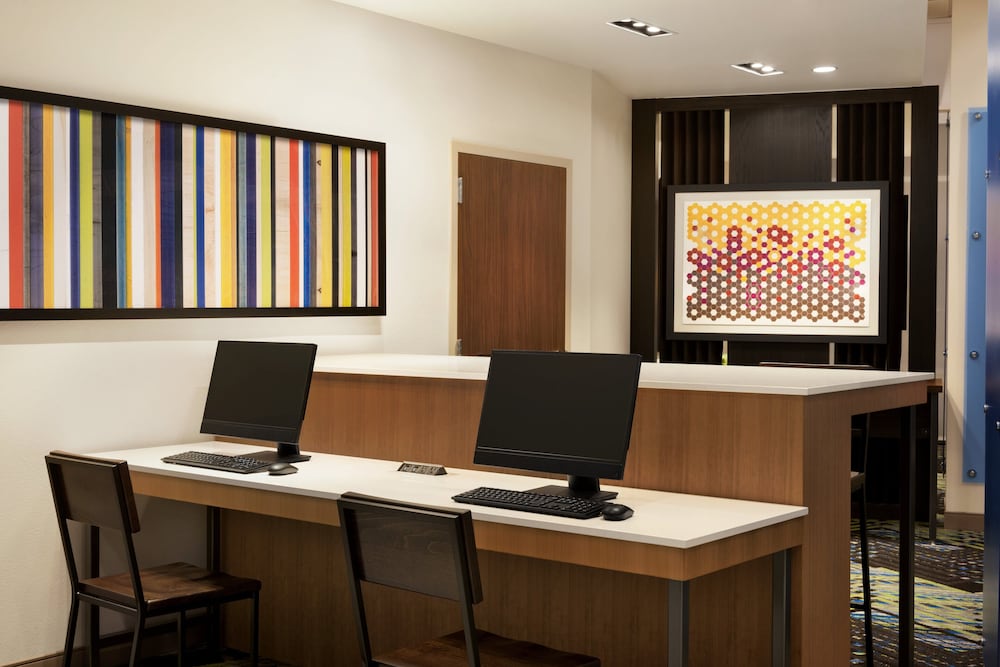 Holiday Inn Express and Suites Beaver Dam - photo 21