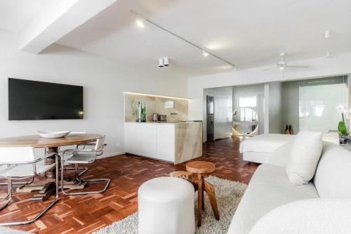 Luxurious flat on Beach Road Sea Point