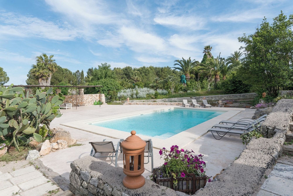 Elegant Farmhouse With Swimming Pool Beahost