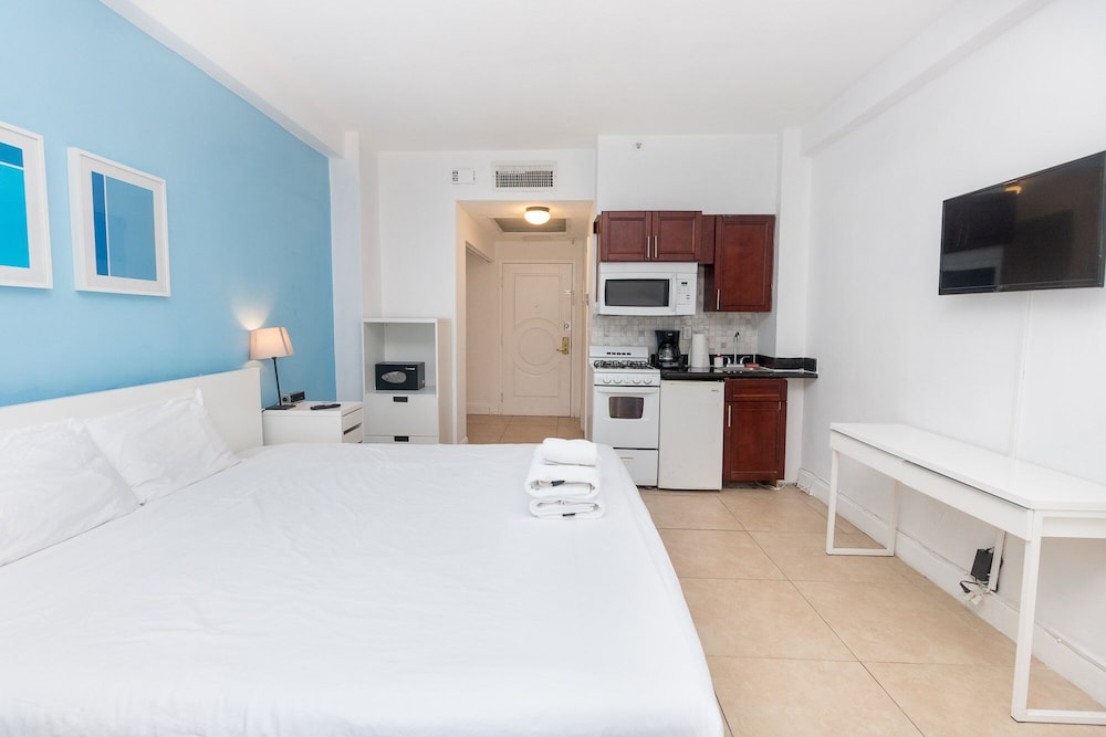 688 Partial Ocean View Hollywood Beach Resort - photo 3