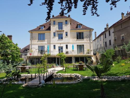 Les Étoiles — 4-Star Luxury Hotel in Tonnerre, France