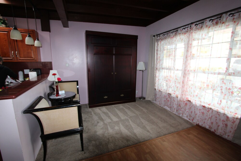 Edgewater Beach Inn - photo 27
