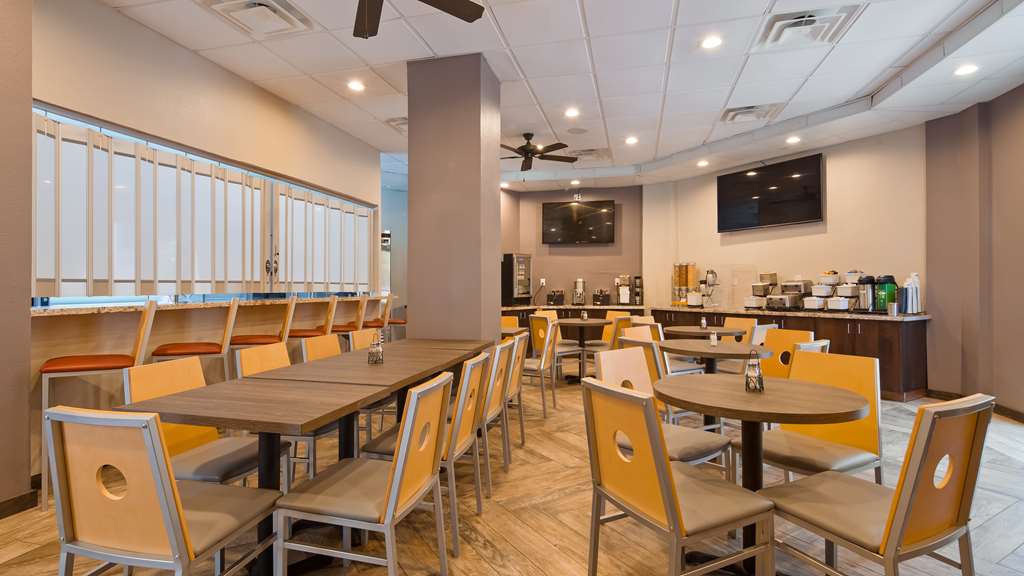 Best Western InnSuites Tucson Foothills Hotel & Suites - photo 4