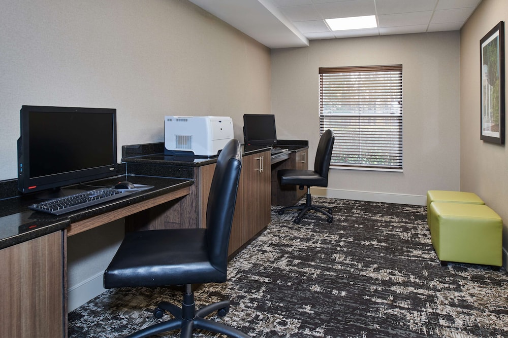Hampton Inn & Suites Chapel Hill Durham Area - photo 40