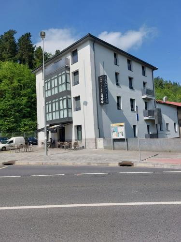 Pensión Amorrortu Lemona - last minute hotel in Zaratamo
