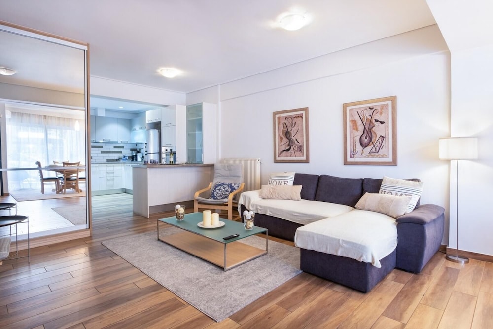 Alimos Bright Apartment Near the Beach — 4-Star Luxury Hotel in Alimos, Greece