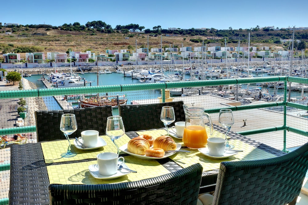 Apartamento Marina Deluxe — 4-Star Luxury Hotel in Albufeira, Portugal
