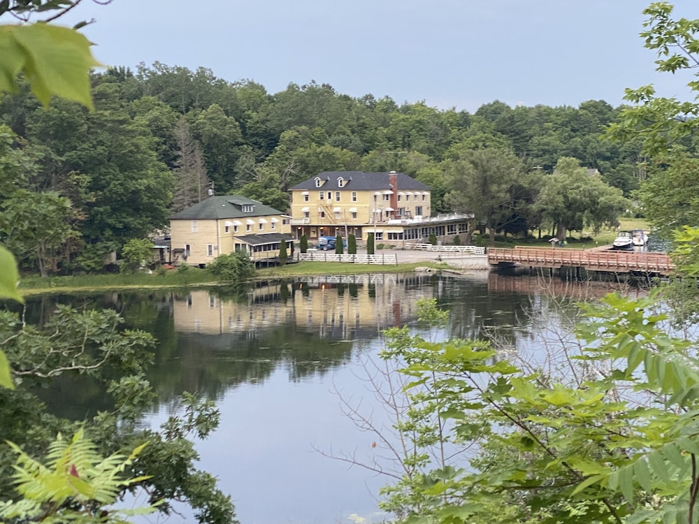 Hotel Kenney Rideau — Gananoque