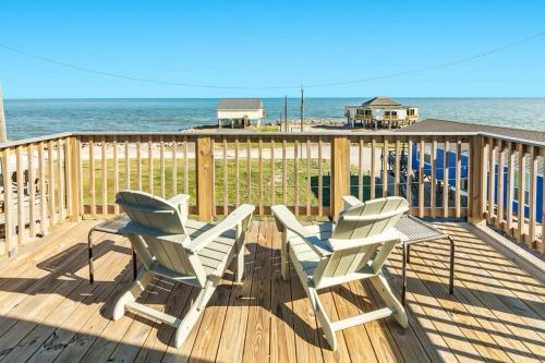 Beachpointe Right by Beach Sea & Sand Views For Miles in Freeport, United States