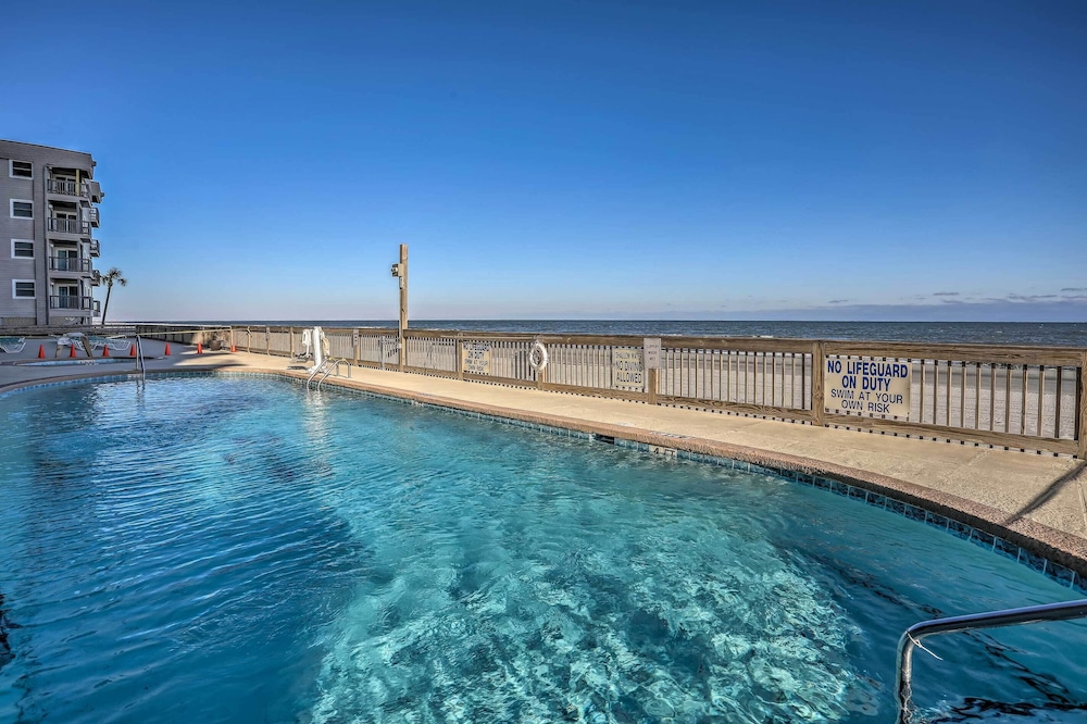 Oceanfront Oasis w Deck and Resort Beach Access - photo 3