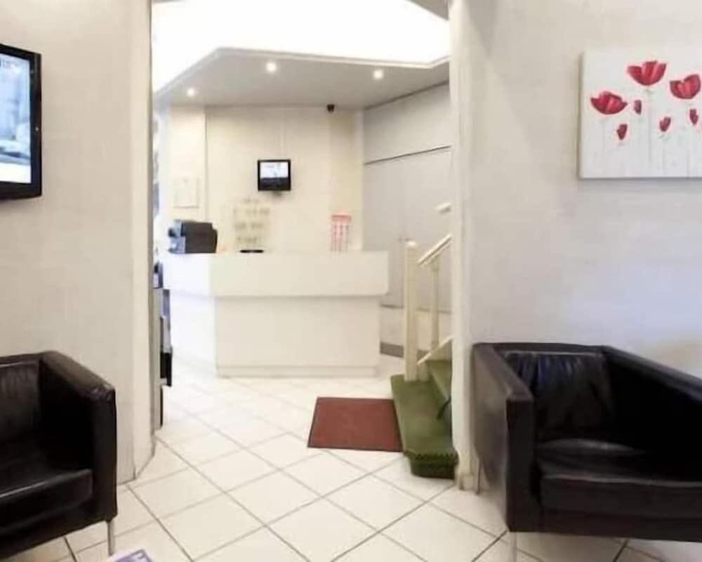 Hotel Victor Hugo — hotel in Clamart