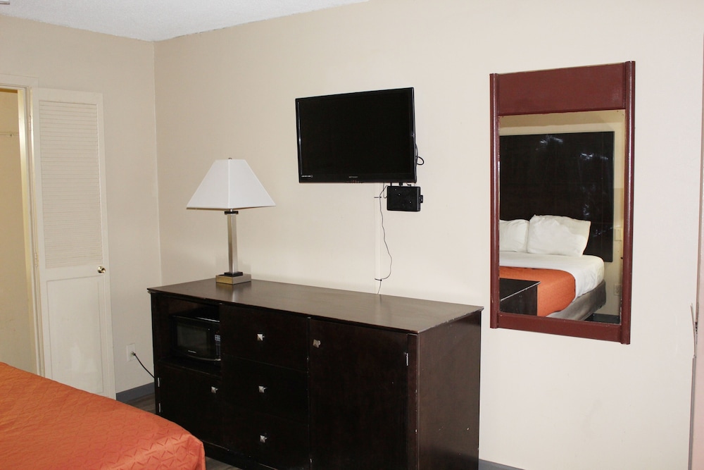 Huntington Inn - photo 4