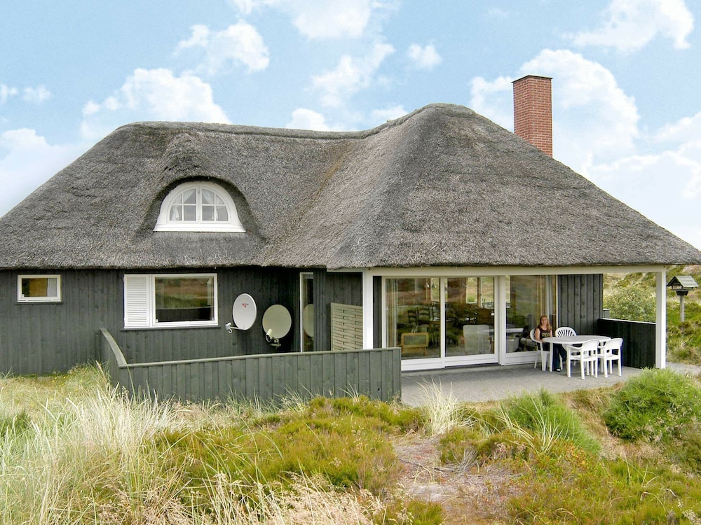 Cozy Holiday Home in Oksbøl near Beach — 5-Star Luxury Hotel in Oksbol, Denmark