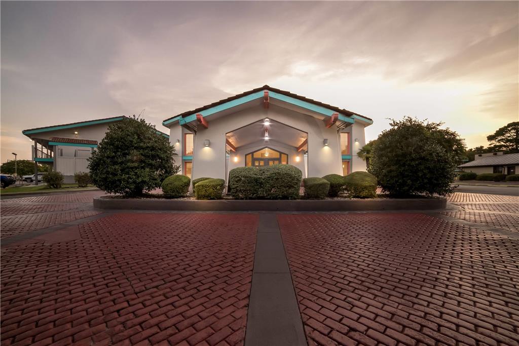 Howard Johnson by Wyndham Columbus Fort Moore - photo 8