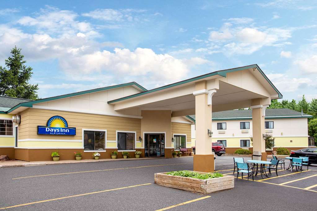 Days Inn by Wyndham Marquette - featured photo