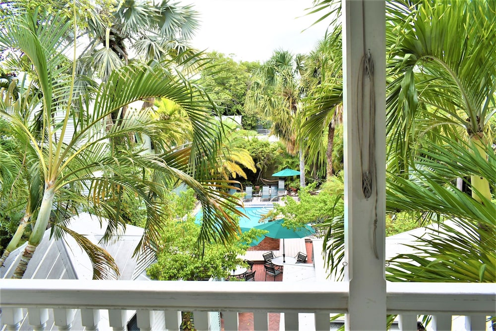 Simonton Court Historic Inn & Cottages - photo 8