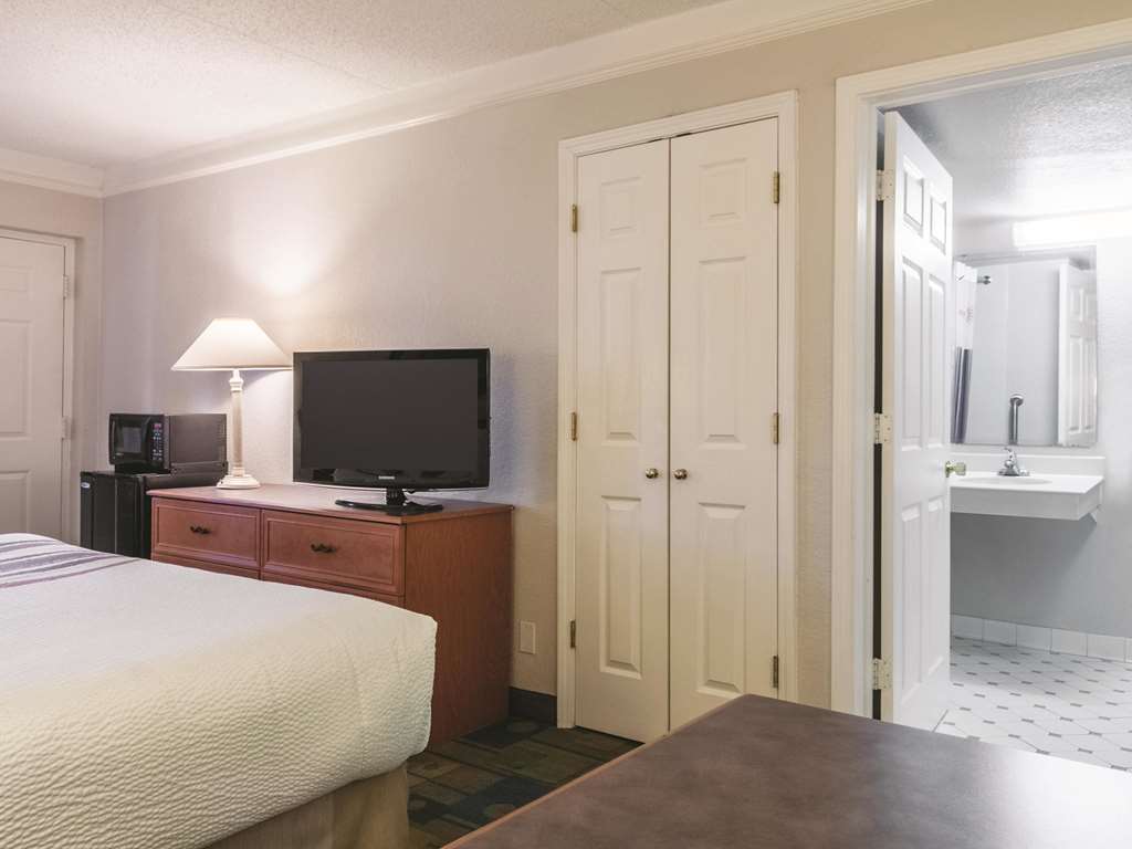 La Quinta Inn by Wyndham New Orleans West Bank Gretna - photo 9