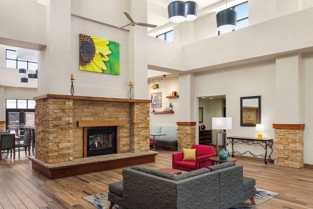 Hampton Inn & Suites Springfield MO - photo 3