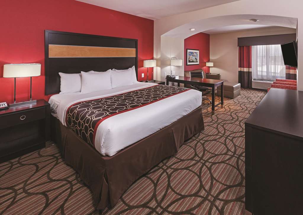 La Quinta Inn & Suites by Wyndham Wichita Falls MSU Area - photo 17