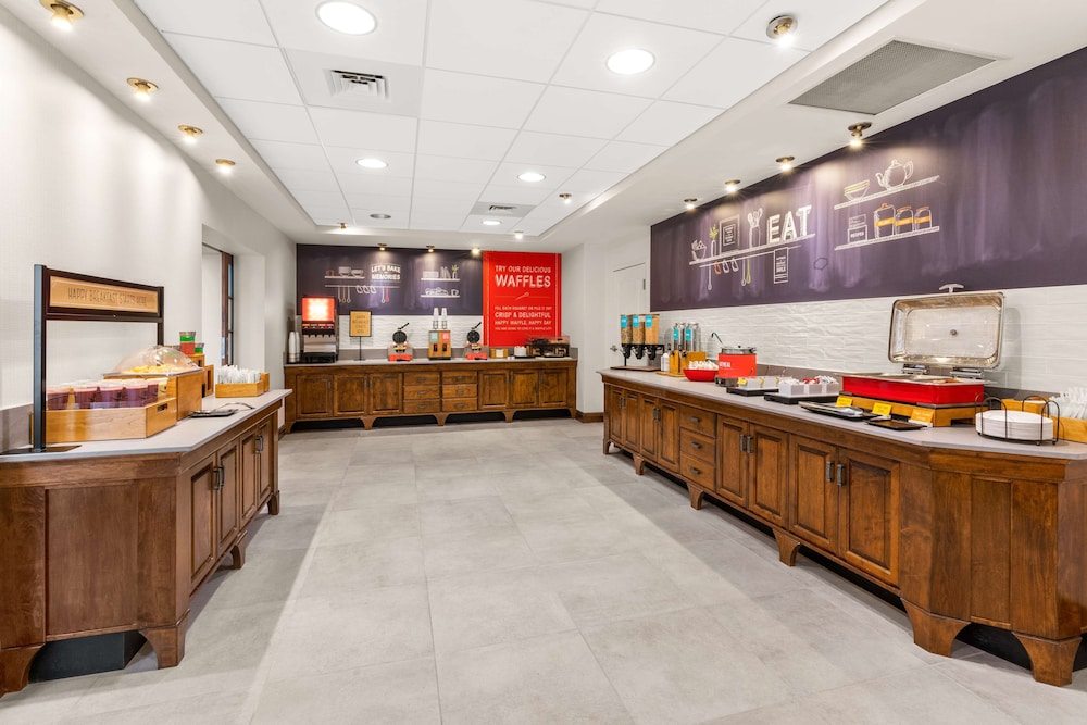 Hampton Inn & Suites Fairbanks - photo 28