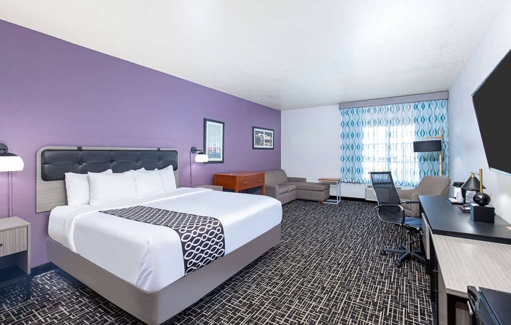 La Quinta Inn & Suites by Wyndham Bowling Green - photo 58