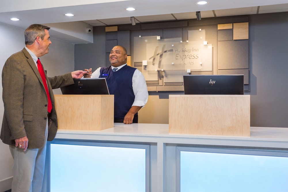 Holiday Inn Express Hotel & Suites Wilmington University Ctr by IHG - photo 2