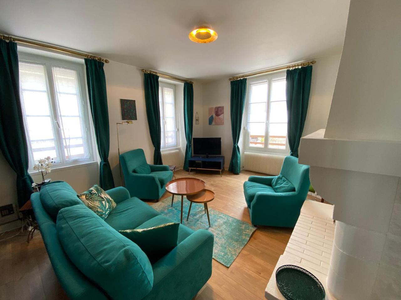 Appartement Duplex Luc Sur Mer En Face de la Plage — 4-Star Luxury Hotel in Luc-Sur-Mer, France