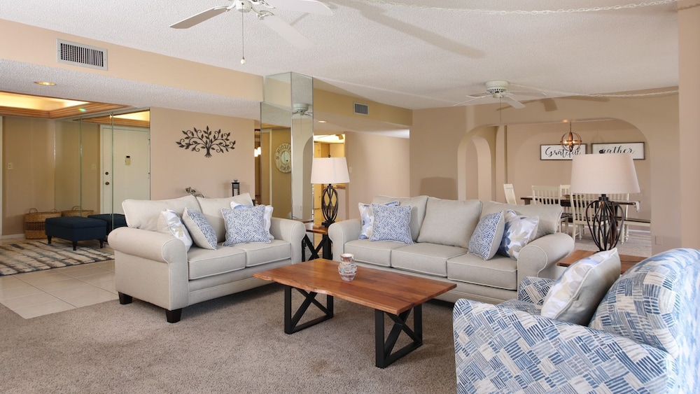 6415 Midnight Pass #311 — 4-Star Luxury Hotel in Siesta Key, United States