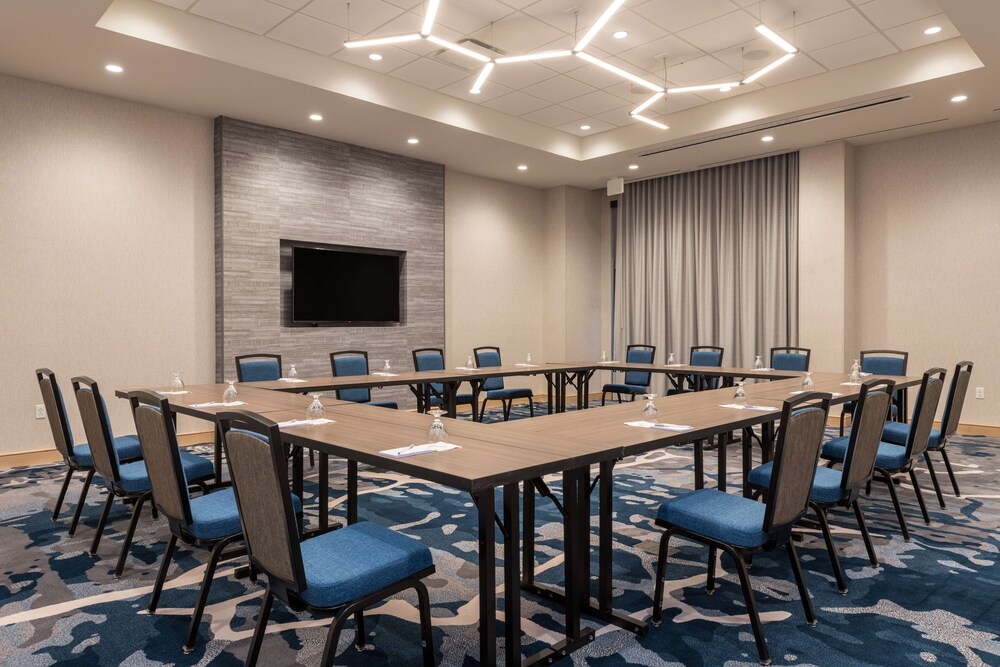 Hilton Garden Inn Boston Canton - photo 38