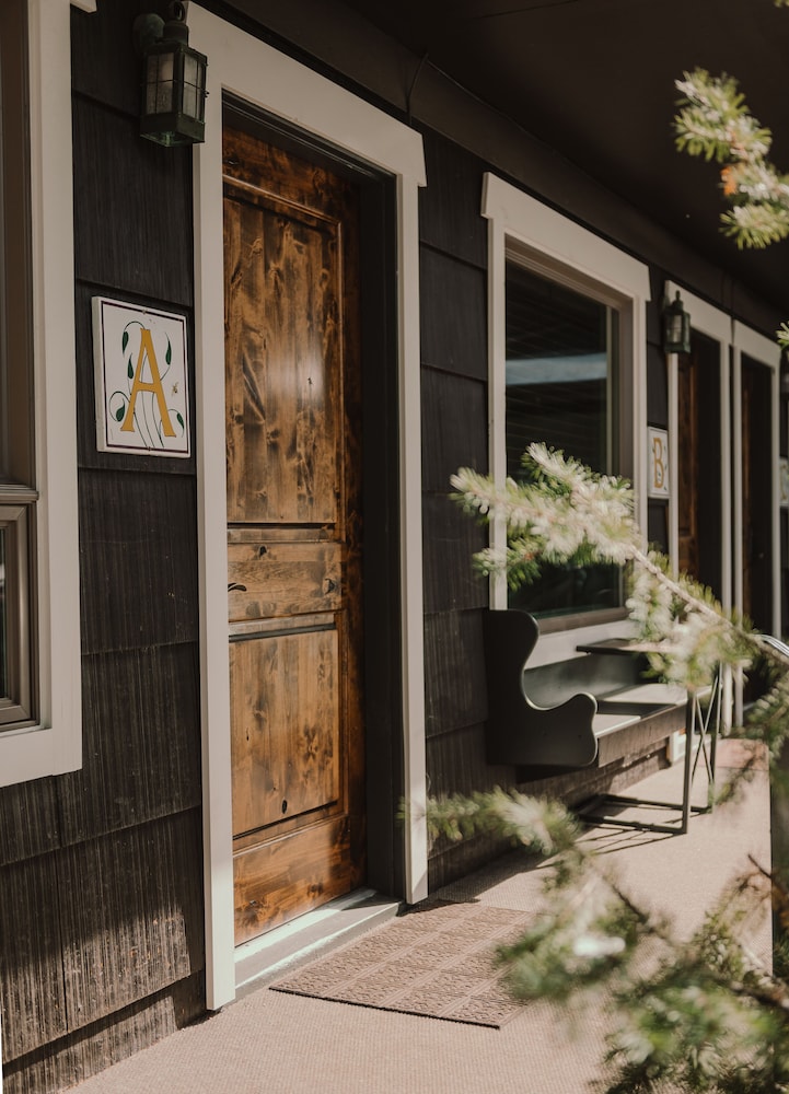 Highland Haven Creekside Inn - photo 36