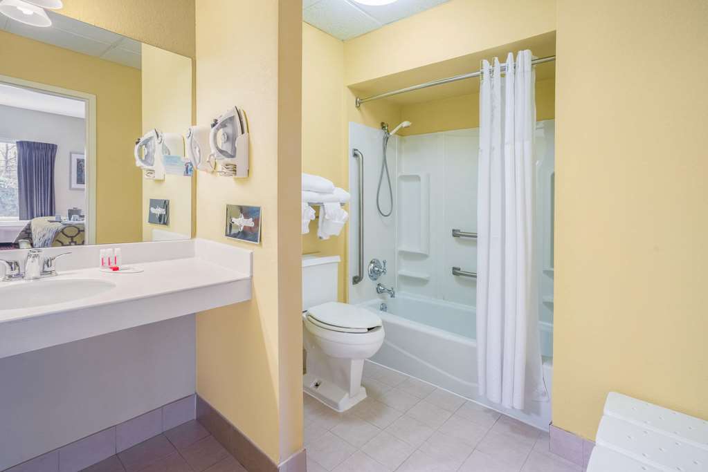 Baymont by Wyndham Warrenton - photo 7