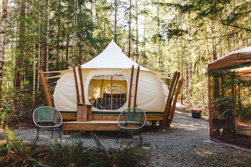 Smith Lake Farm — Courtenay