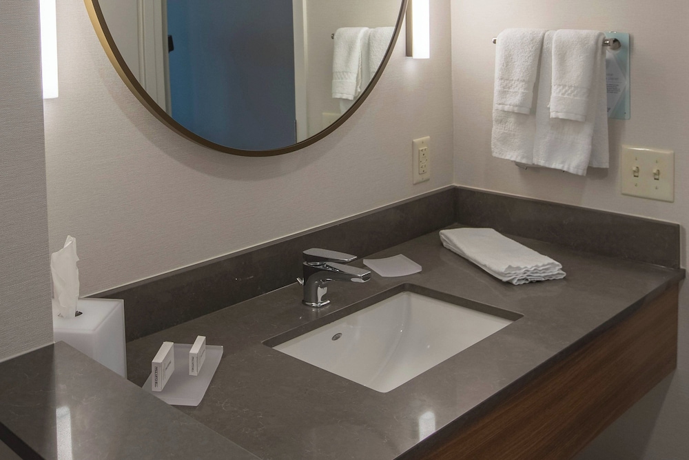 Fairfield Inn & Suites by Marriott Philadelphia Valley Forge Great Valley - photo 21