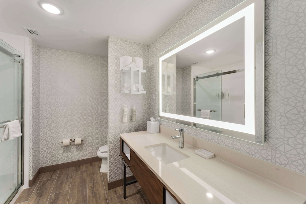 Hampton Inn Milford - photo 32