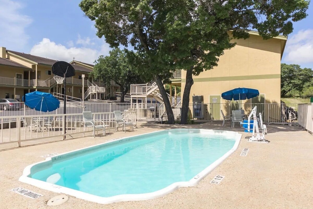 HillView Inn - photo 34