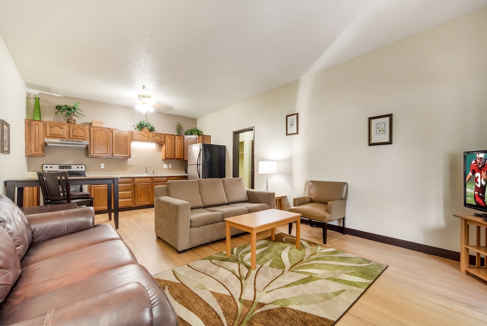 Red Roof Inn & Suites Omaha Council Bluffs - photo 32