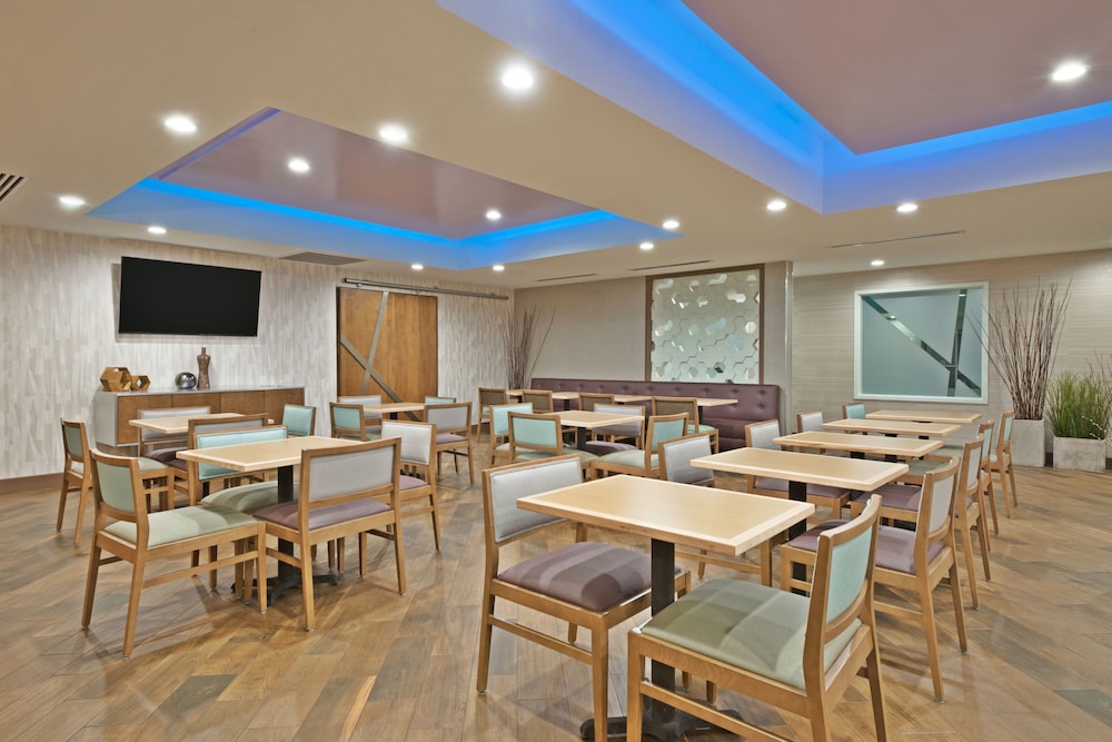 Holiday Inn Express & Suites New Cumberland by IHG - photo 39