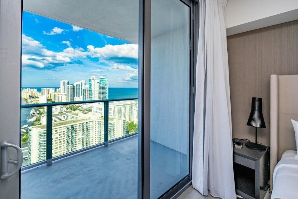 Hyde Beach House Luxury Condo resort 2 Bedroom Condo by RedAwning - photo 11