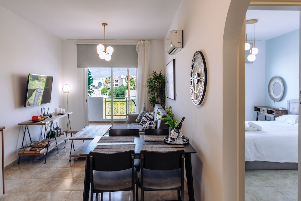 H&O Diana Holiday Apartment — 4-Star Luxury Hotel in Paphos, Cyprus