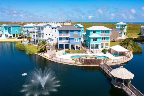 Chancla Pet Friendly Community Pool — 4-Star Luxury Hotel in Port Aransas, United States