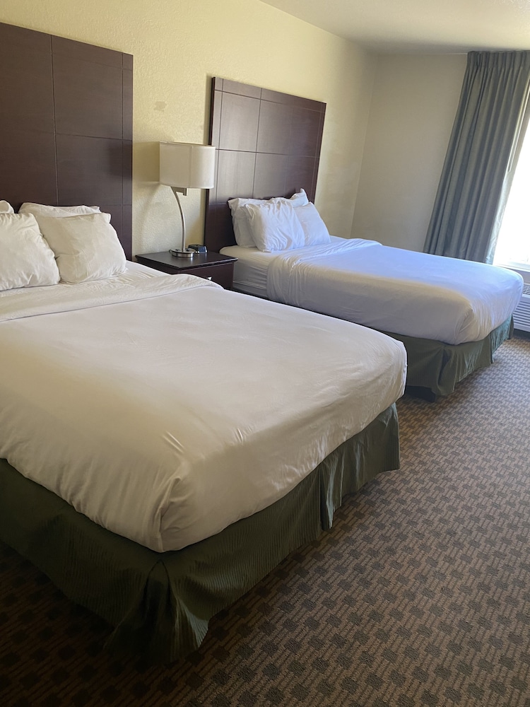 Cobblestone Hotel & Suites Salem - photo 4