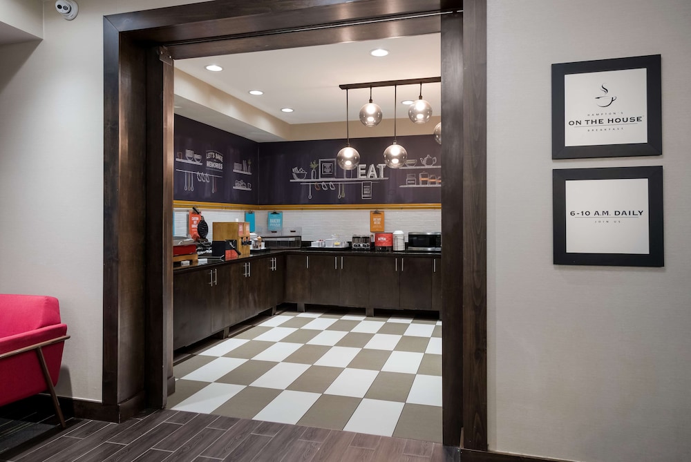 Hampton Inn Marshall - photo 23