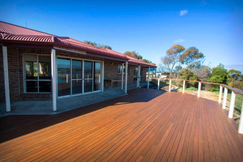 Limestone Ridge - carbon neutral hotel in Tailem Bend