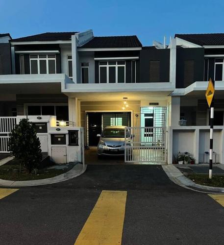 Home Vacays at Kota Puteri — 4-Star Luxury Hotel in Batu Arang, Malaysia
